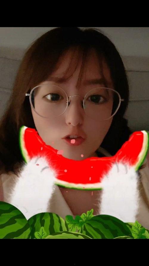 少女吃瓜日常,揭秘校园里的甜蜜吃瓜日常