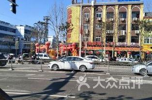 朝阳广场吃瓜,热闹非凡的吃瓜现场，揭秘夏日街头文化