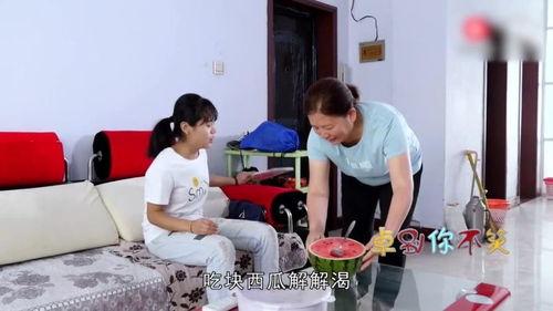 楼上夫妻吵架吃瓜,吃瓜群众现场直播